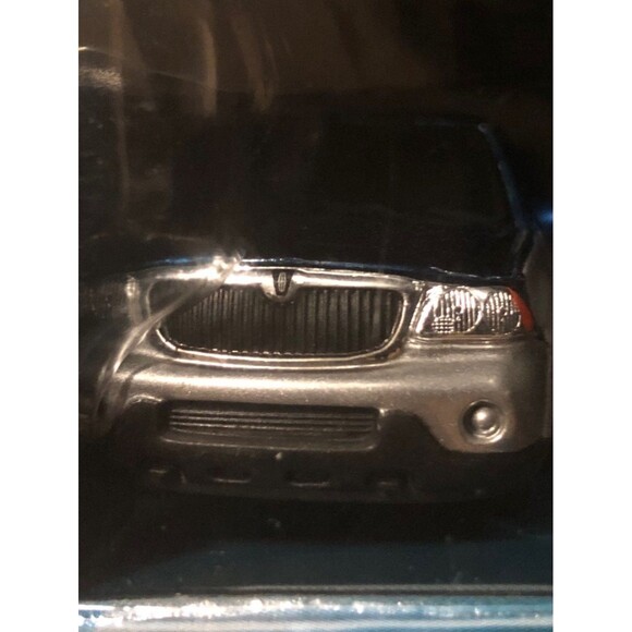 Rare Maisto Luxury Collection Navigator - Picture 6 of 8